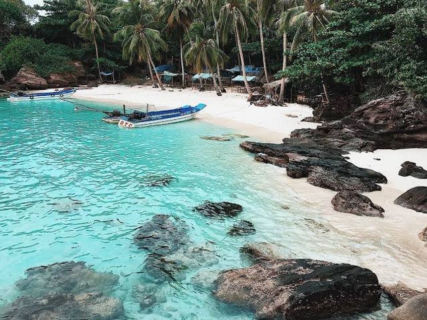 How to Verify Marine Safety Credentials Before Booking Your Tour